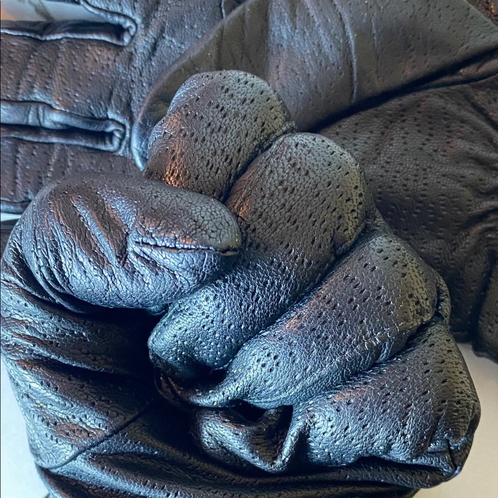 Vintage Women’s Black Leather Gloves Size 8 WPL 9522